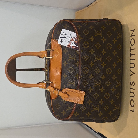Louis Vuitton Handbags - Louis Vuitton vintage 1994 Deauville bag w/original Luggage Tag excellent condit